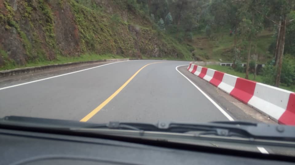 driving_to_volcanoes_rwanda